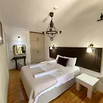 Hotel Albatross *