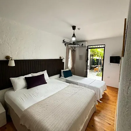 Hotel Albatross *