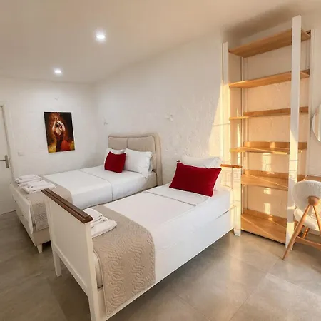 Hotel Albatross *