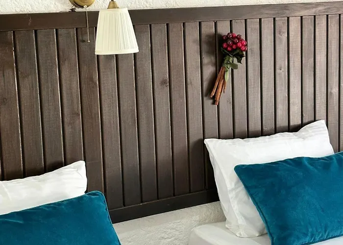 Albatross Hotel *