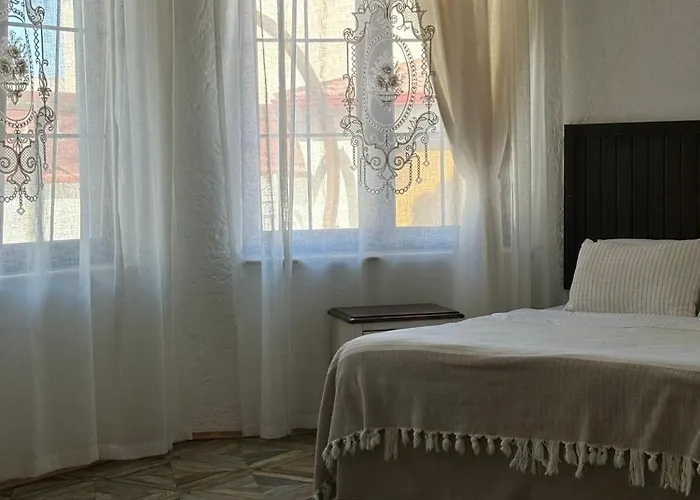 Albatross Hotel *